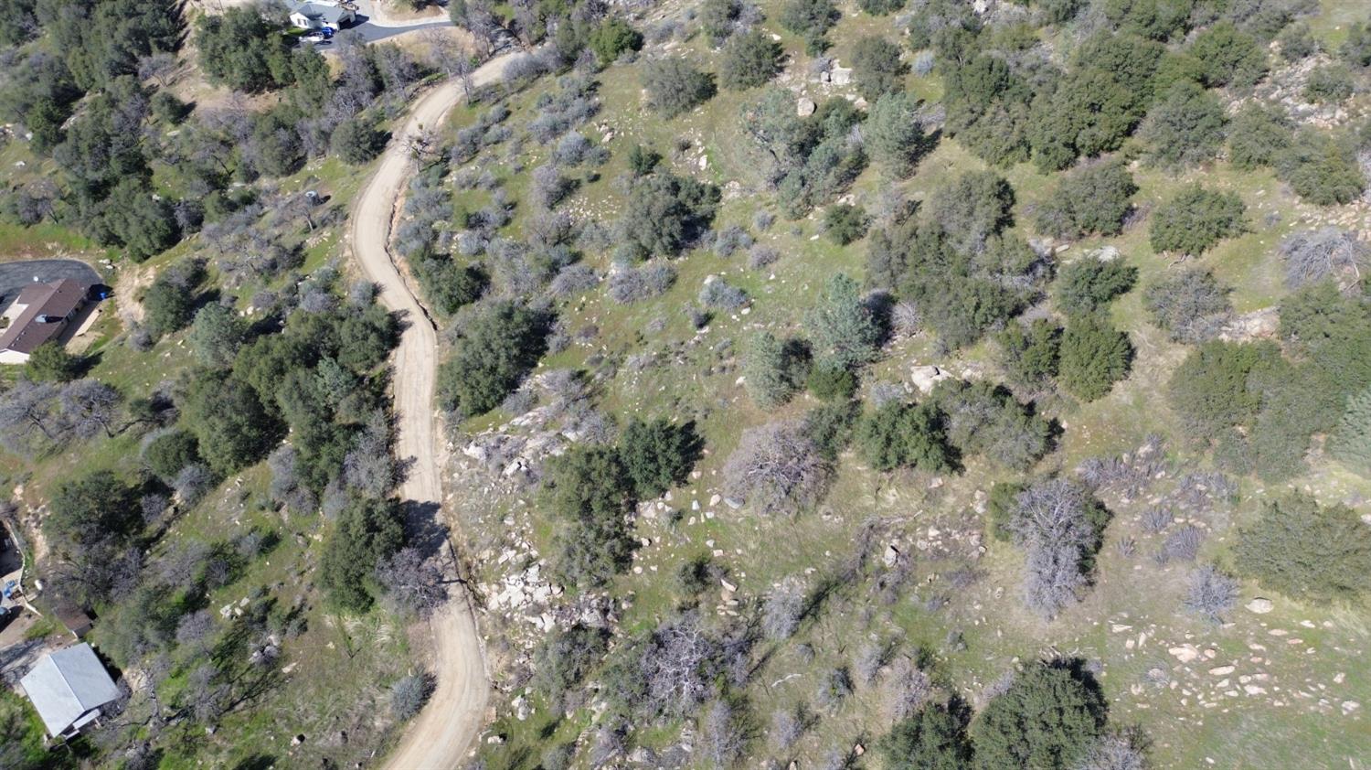 25 Buckaroo Ln, Auberry, CA 93602
