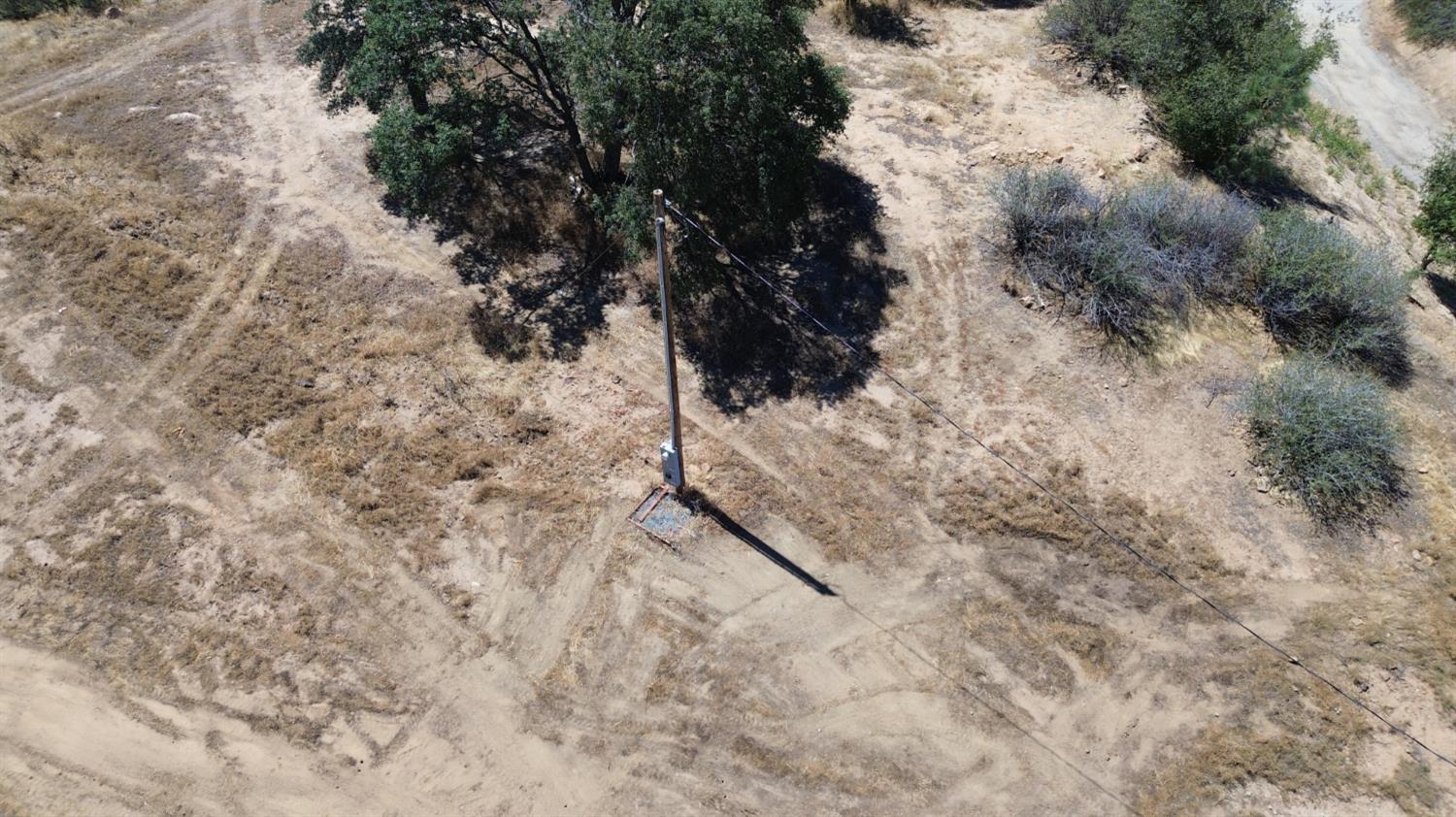 25 Buckaroo Ln, Auberry, CA 93602