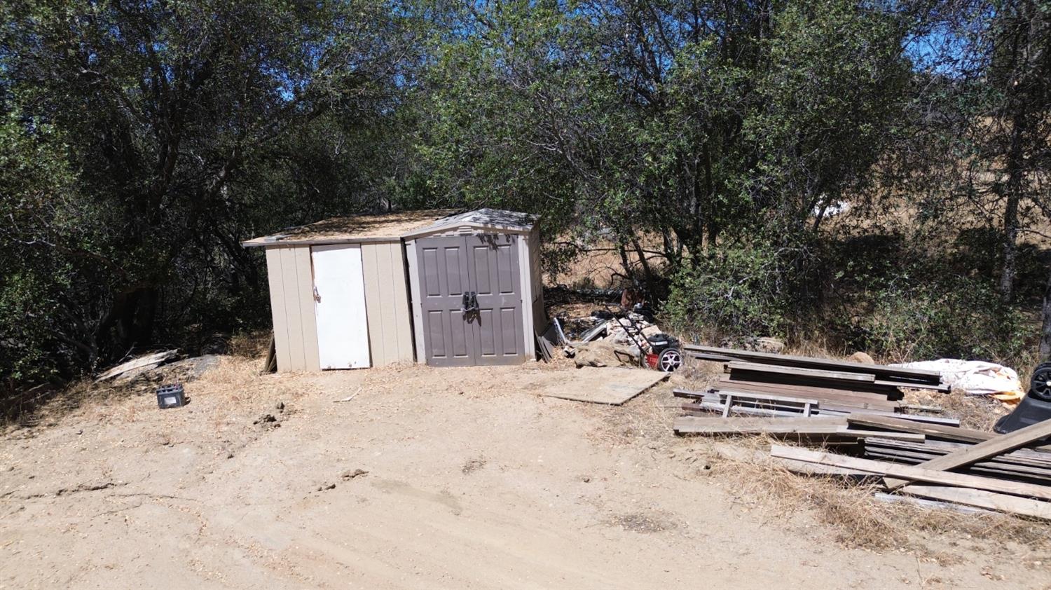 25 Buckaroo Ln, Auberry, CA 93602