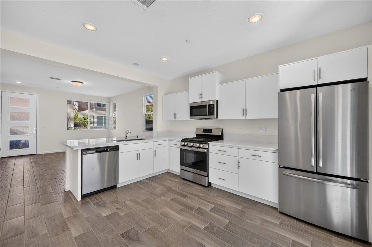 3762 Greystoke, Clovis, CA 93619