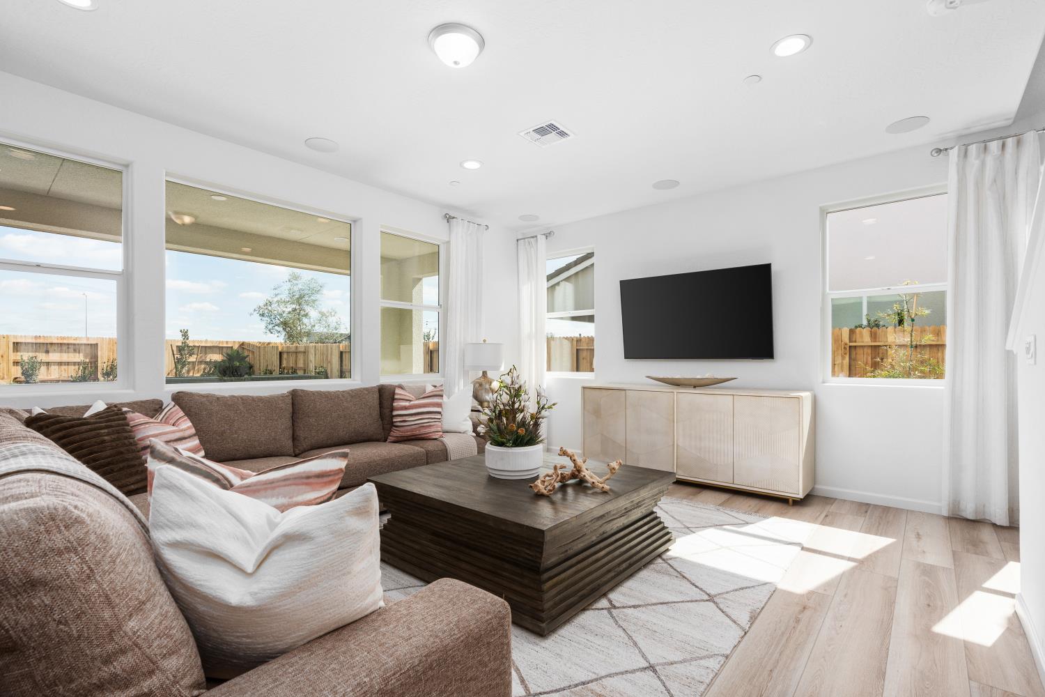 316 N Vista Ave, Fowler, CA 93625