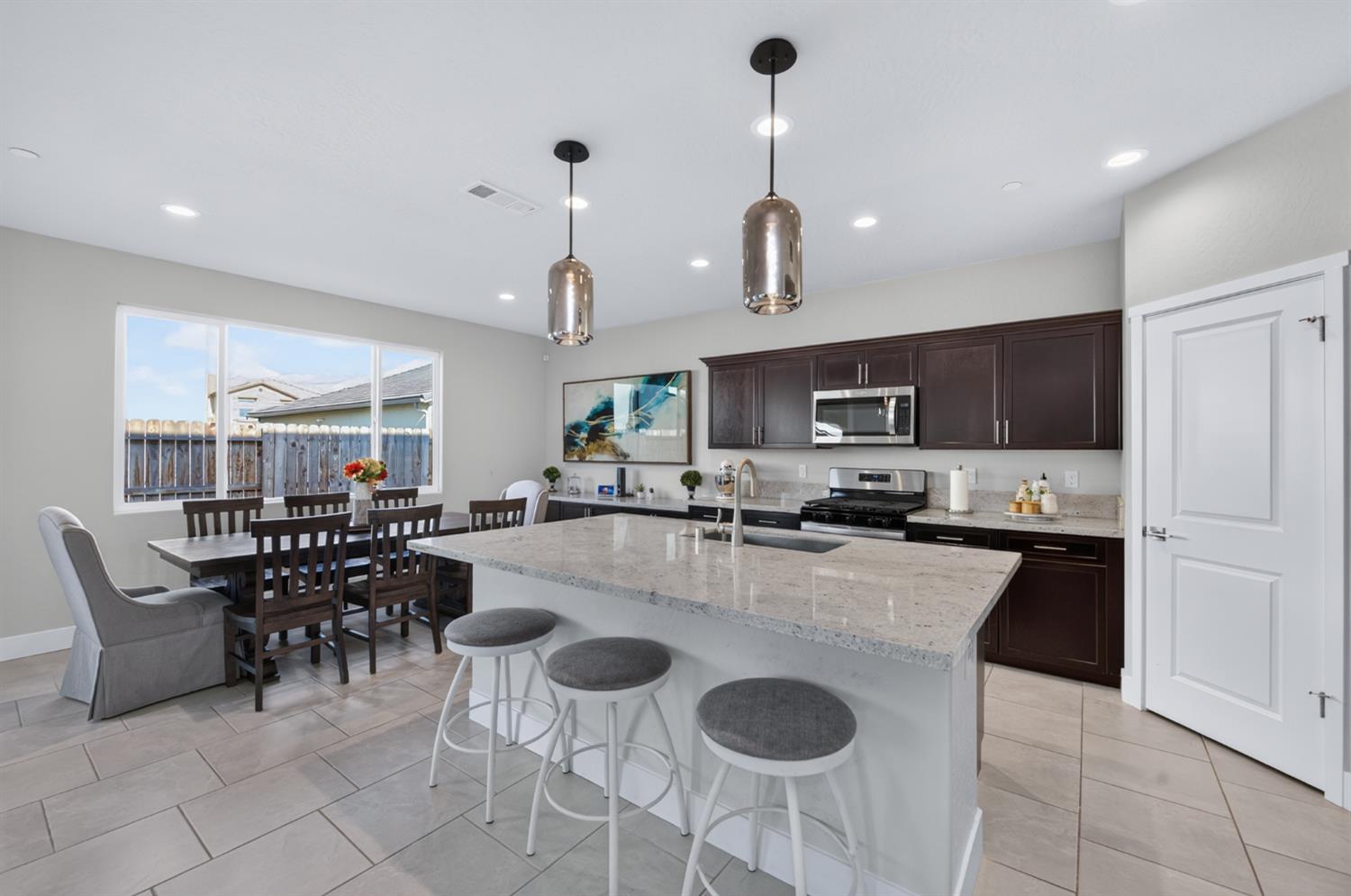 523 S talus way S, Madera, CA 93636