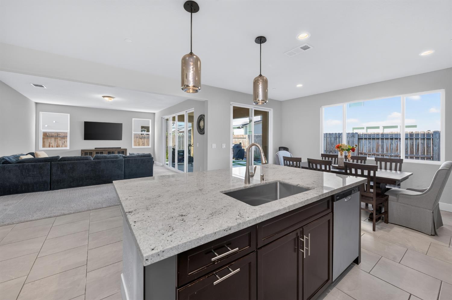 523 S talus way S, Madera, CA 93636