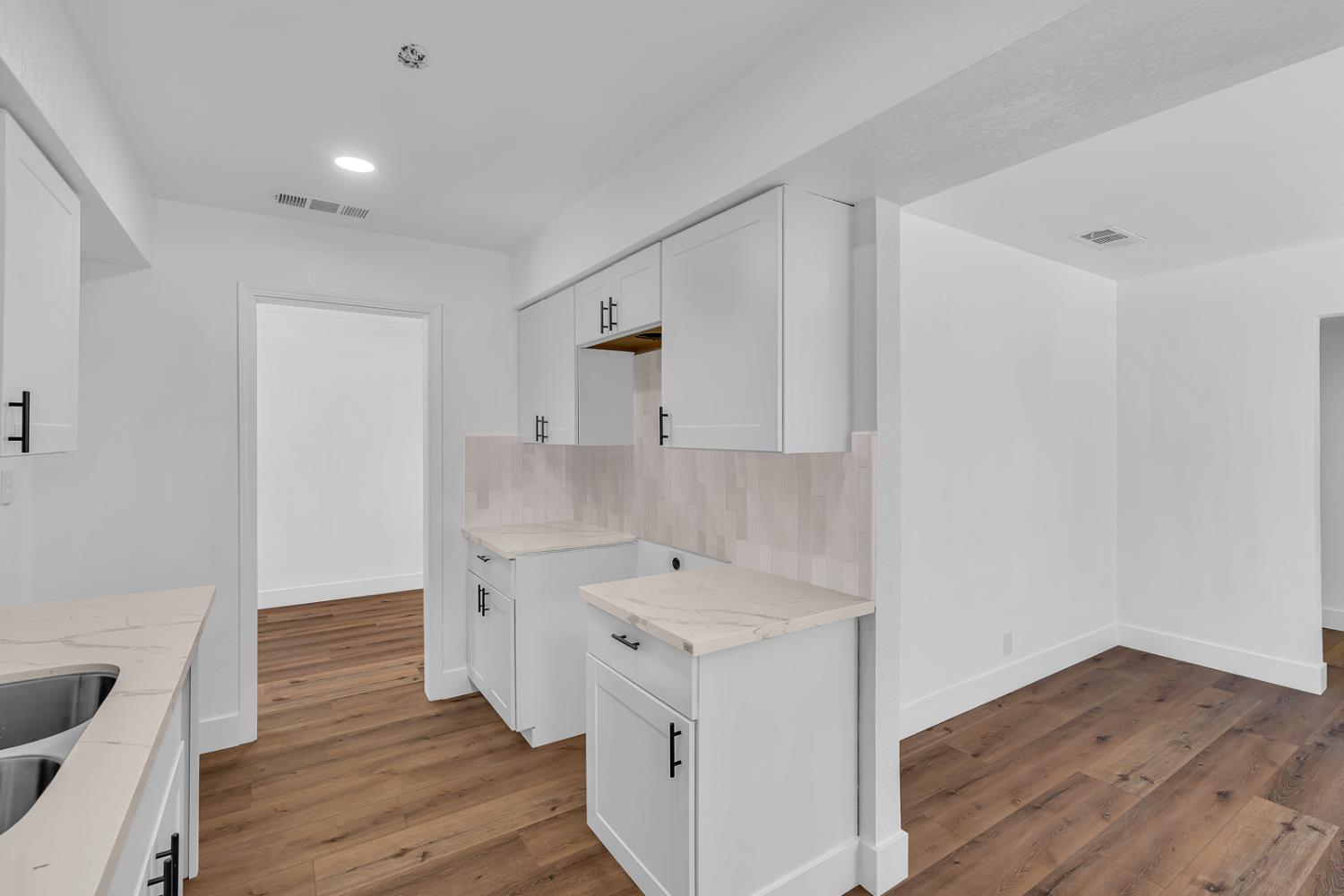 2808 E Dakota Ave, Fresno, CA 93726