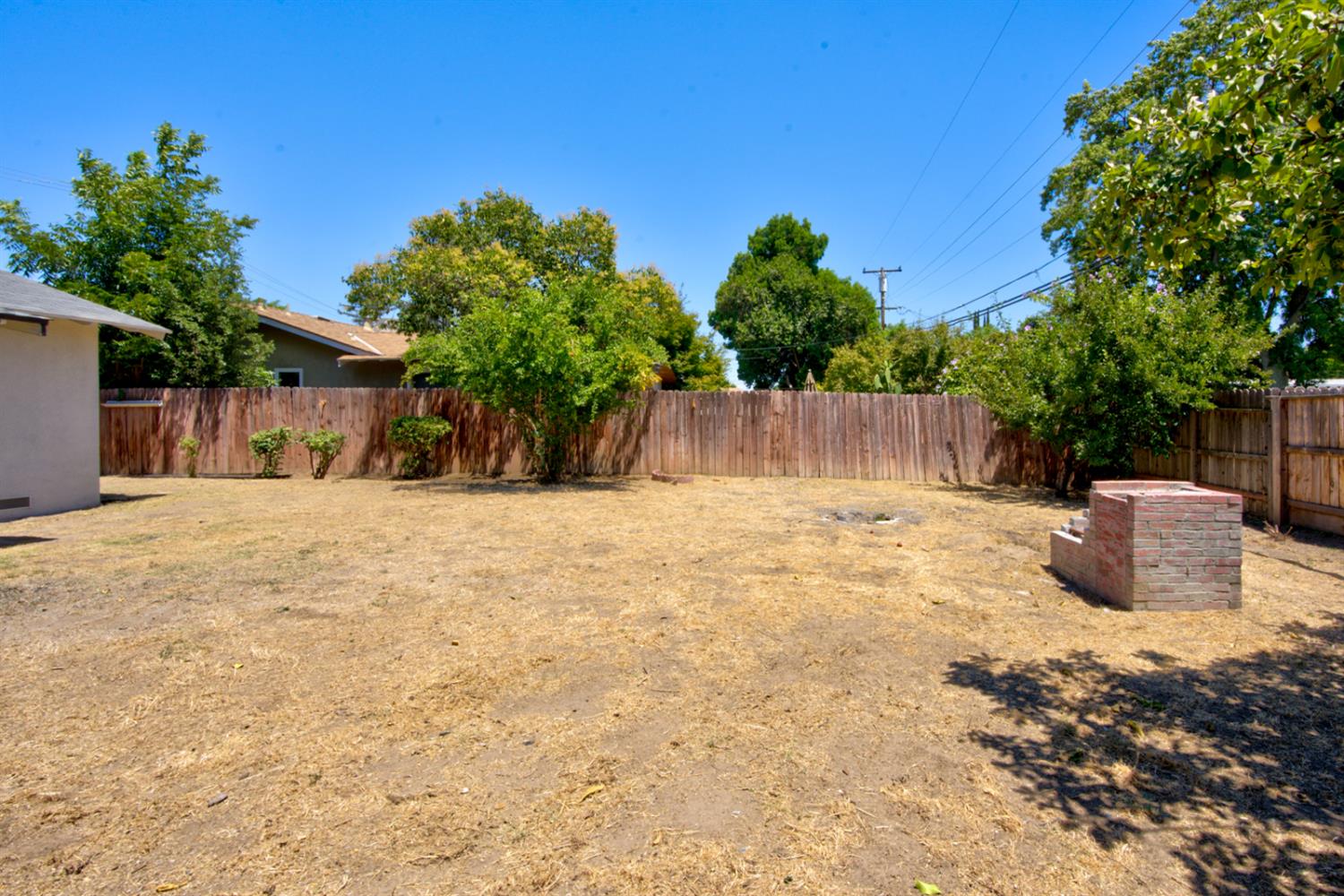 2808 E Dakota Ave, Fresno, CA 93726