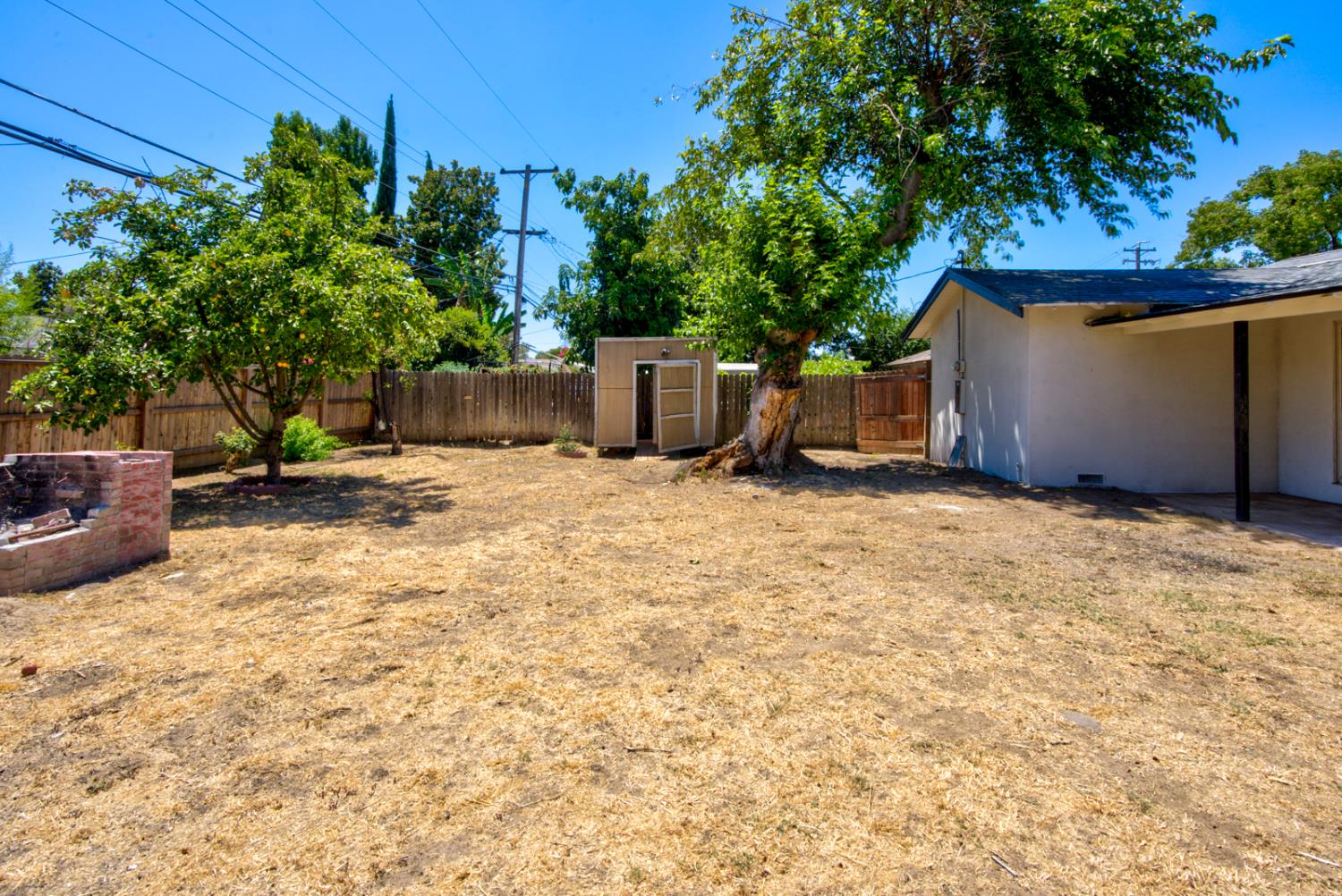 2808 E Dakota Ave, Fresno, CA 93726