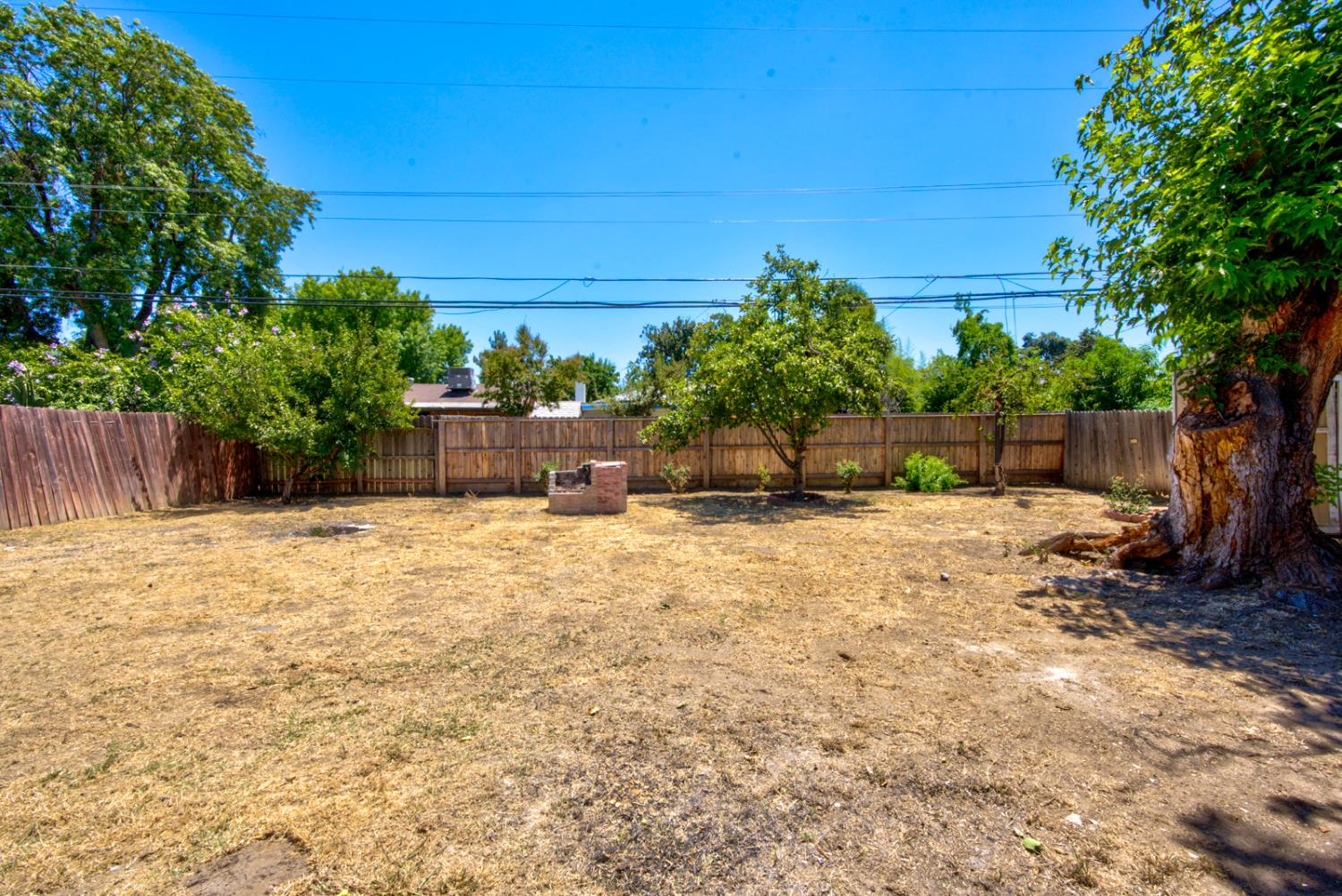 2808 E Dakota Ave, Fresno, CA 93726