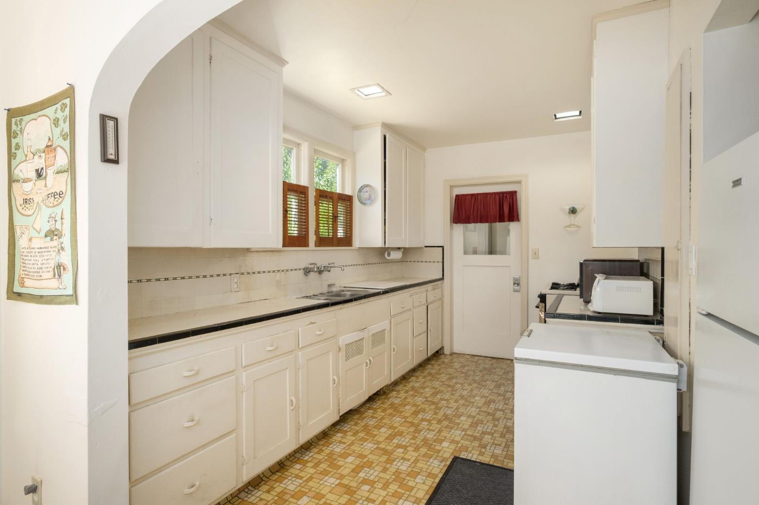 1845 N Arthur Ave, Fresno, CA 93705