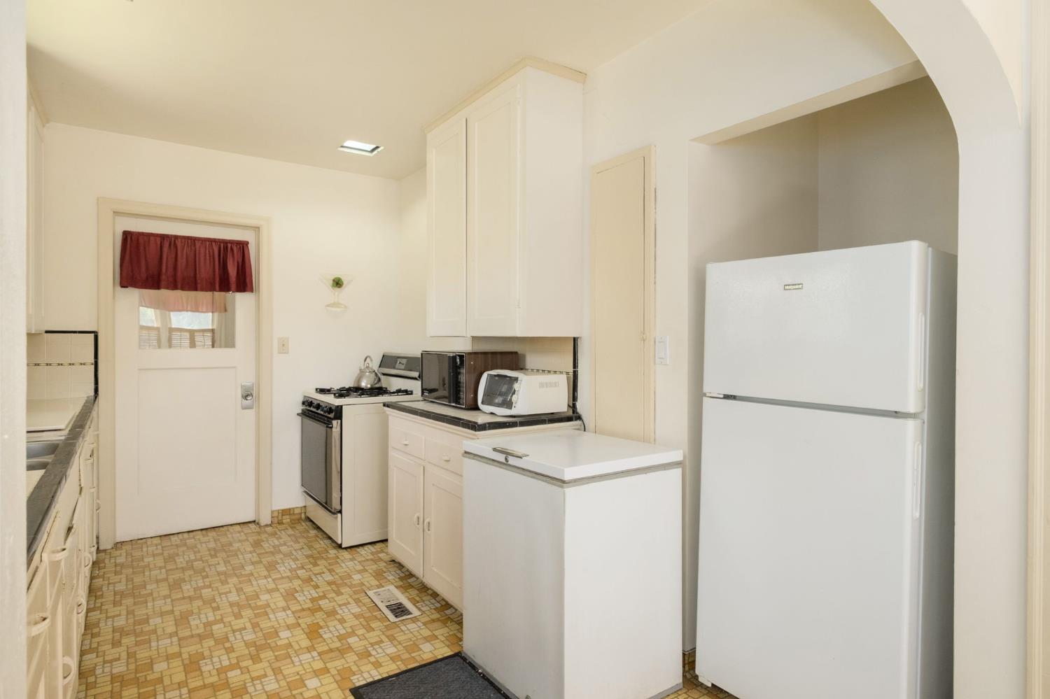 1845 N Arthur Ave, Fresno, CA 93705