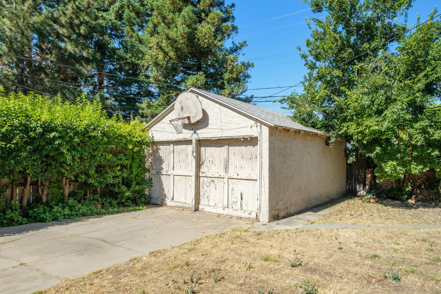 1845 N Arthur Ave, Fresno, CA 93705