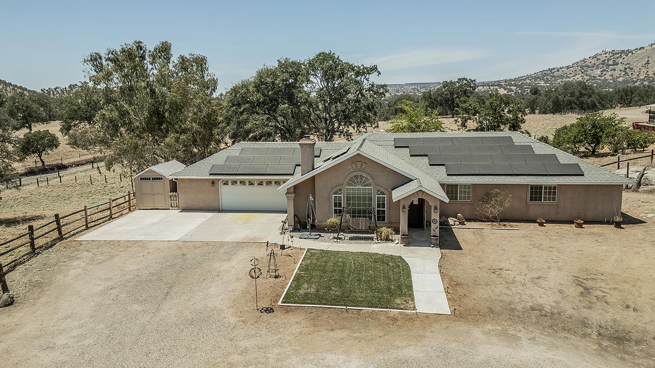 14176 Oak View Dr, Prather, CA 93651