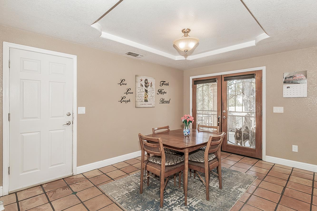 14176 Oak View Dr, Prather, CA 93651