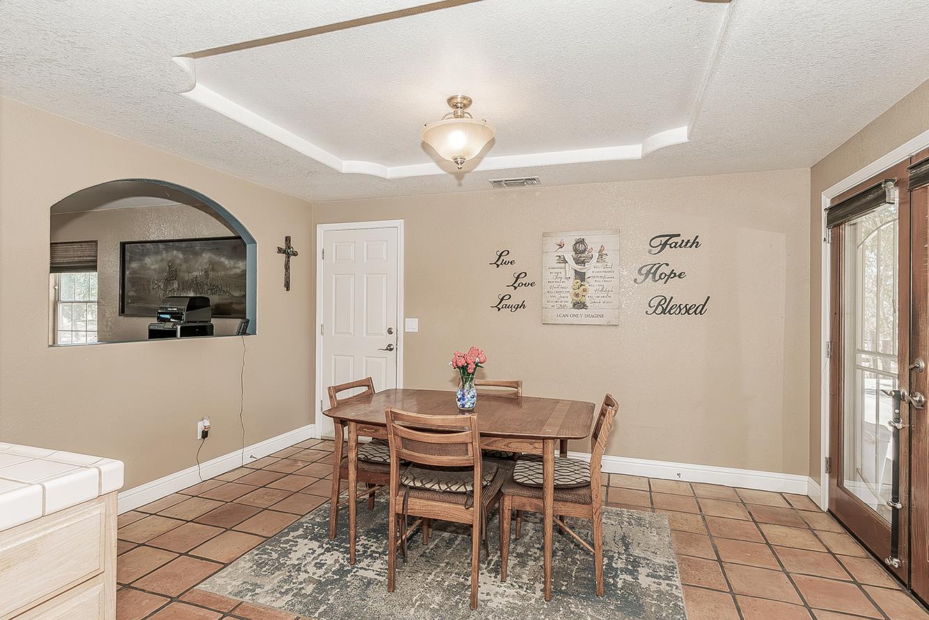 14176 Oak View Dr, Prather, CA 93651