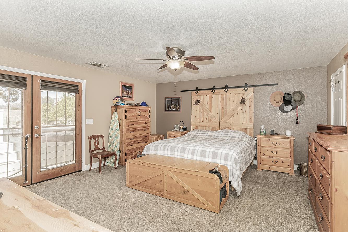 14176 Oak View Dr, Prather, CA 93651