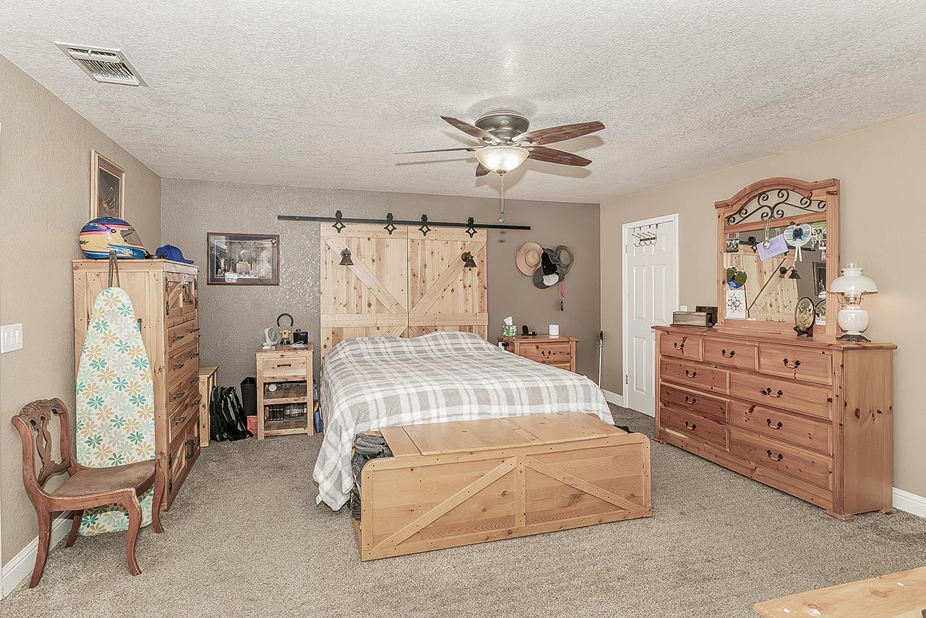 14176 Oak View Dr, Prather, CA 93651