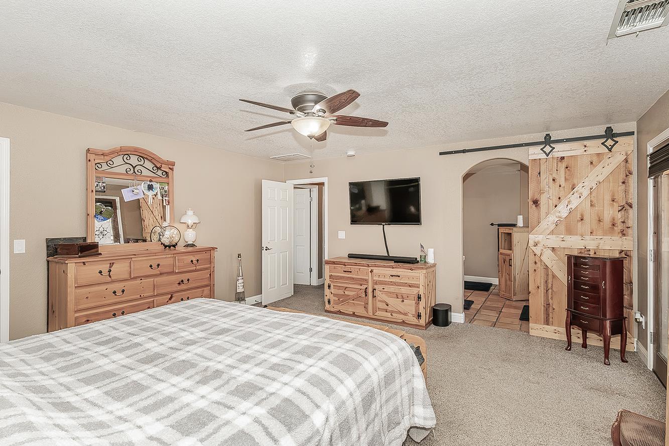 14176 Oak View Dr, Prather, CA 93651
