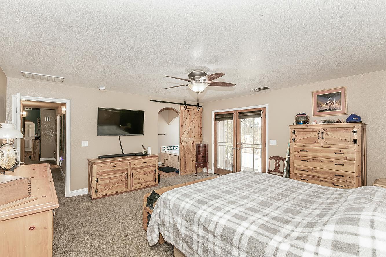 14176 Oak View Dr, Prather, CA 93651