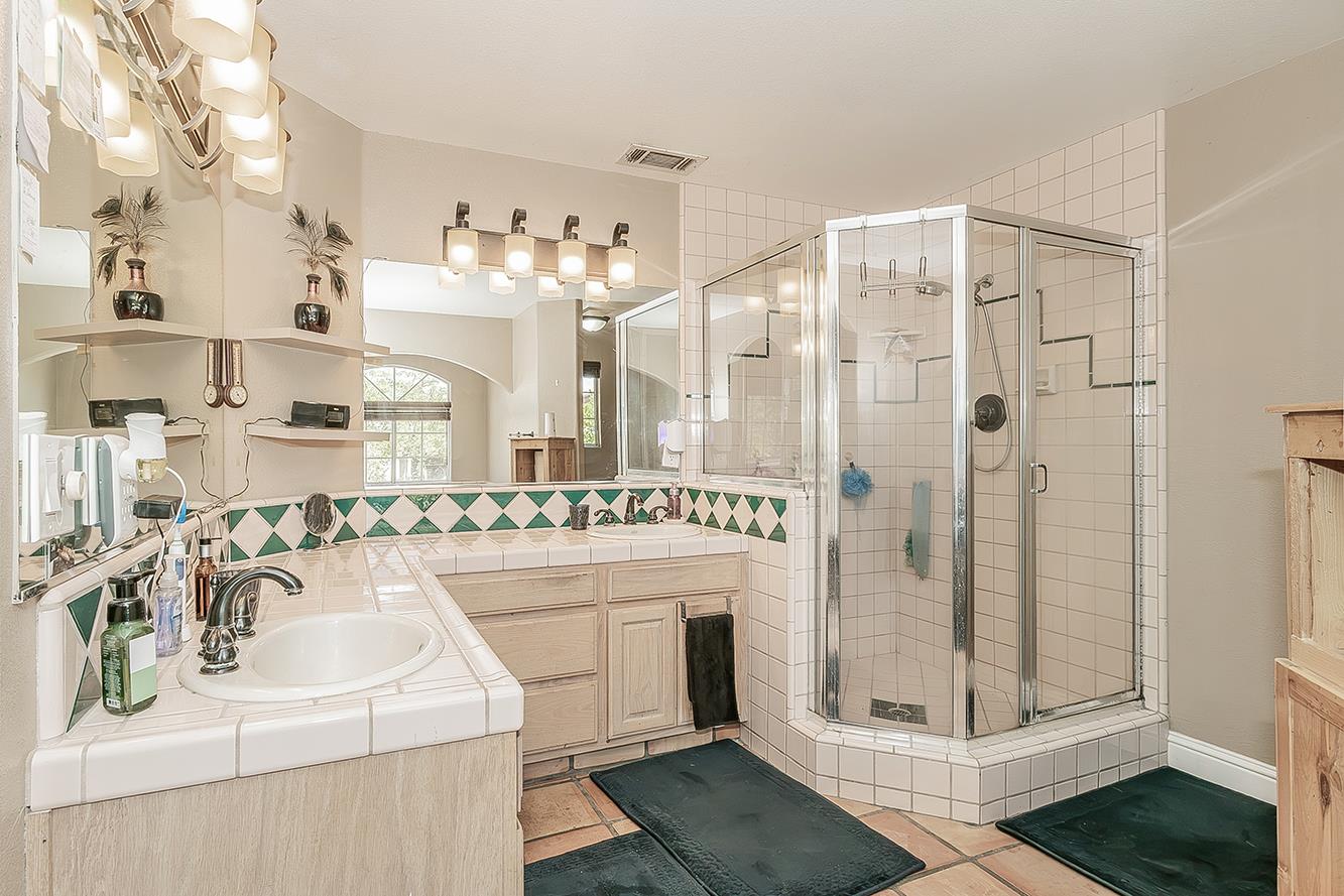 14176 Oak View Dr, Prather, CA 93651