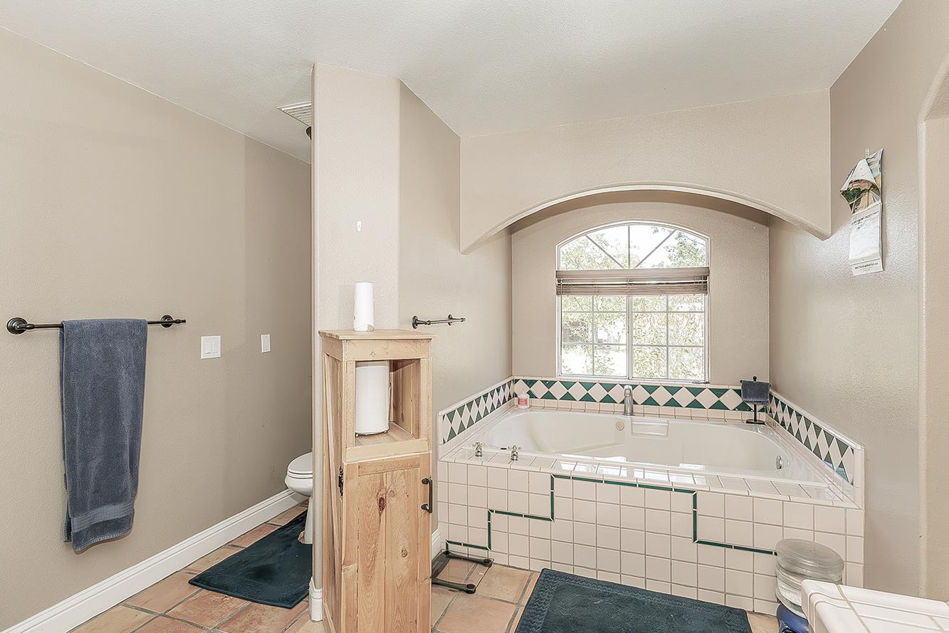 14176 Oak View Dr, Prather, CA 93651