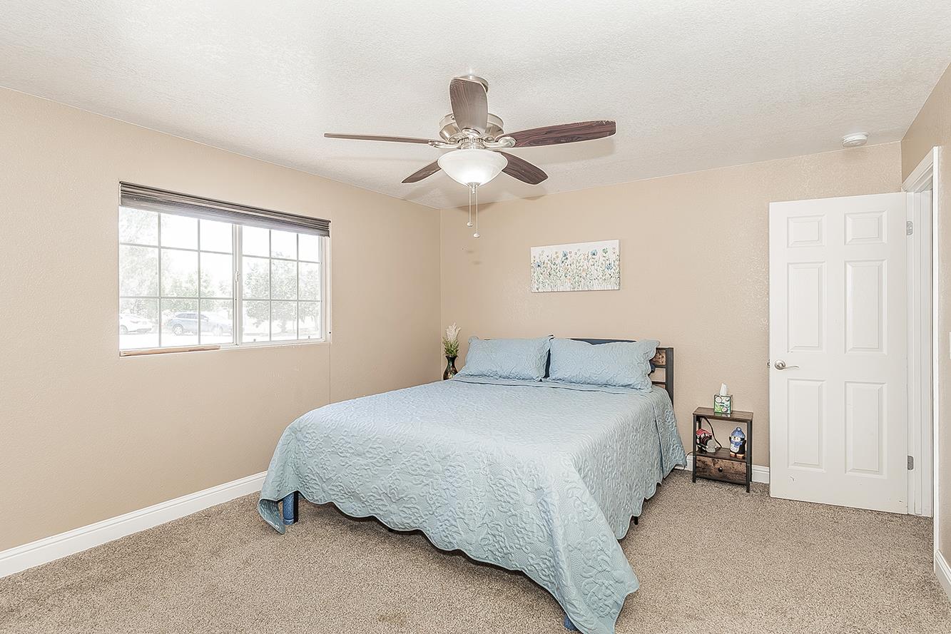14176 Oak View Dr, Prather, CA 93651