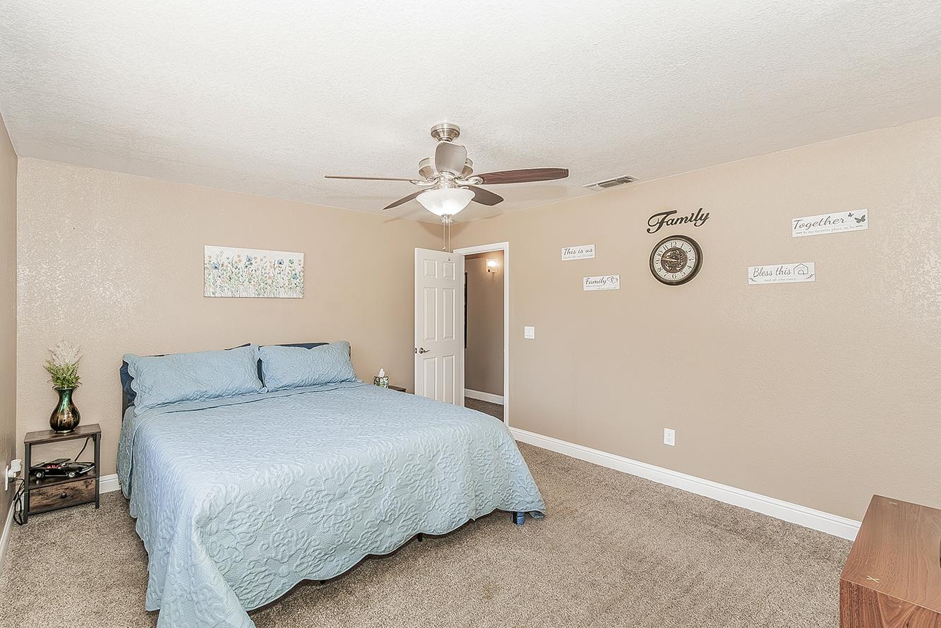 14176 Oak View Dr, Prather, CA 93651