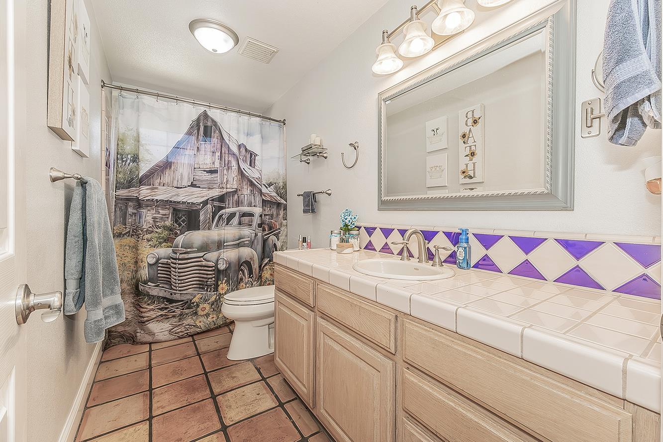 14176 Oak View Dr, Prather, CA 93651