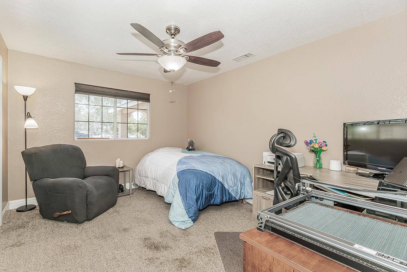 14176 Oak View Dr, Prather, CA 93651