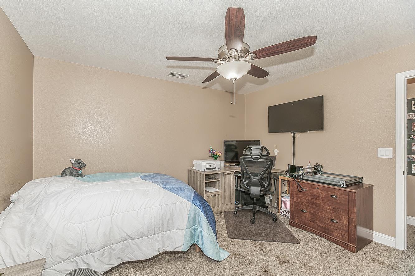 14176 Oak View Dr, Prather, CA 93651