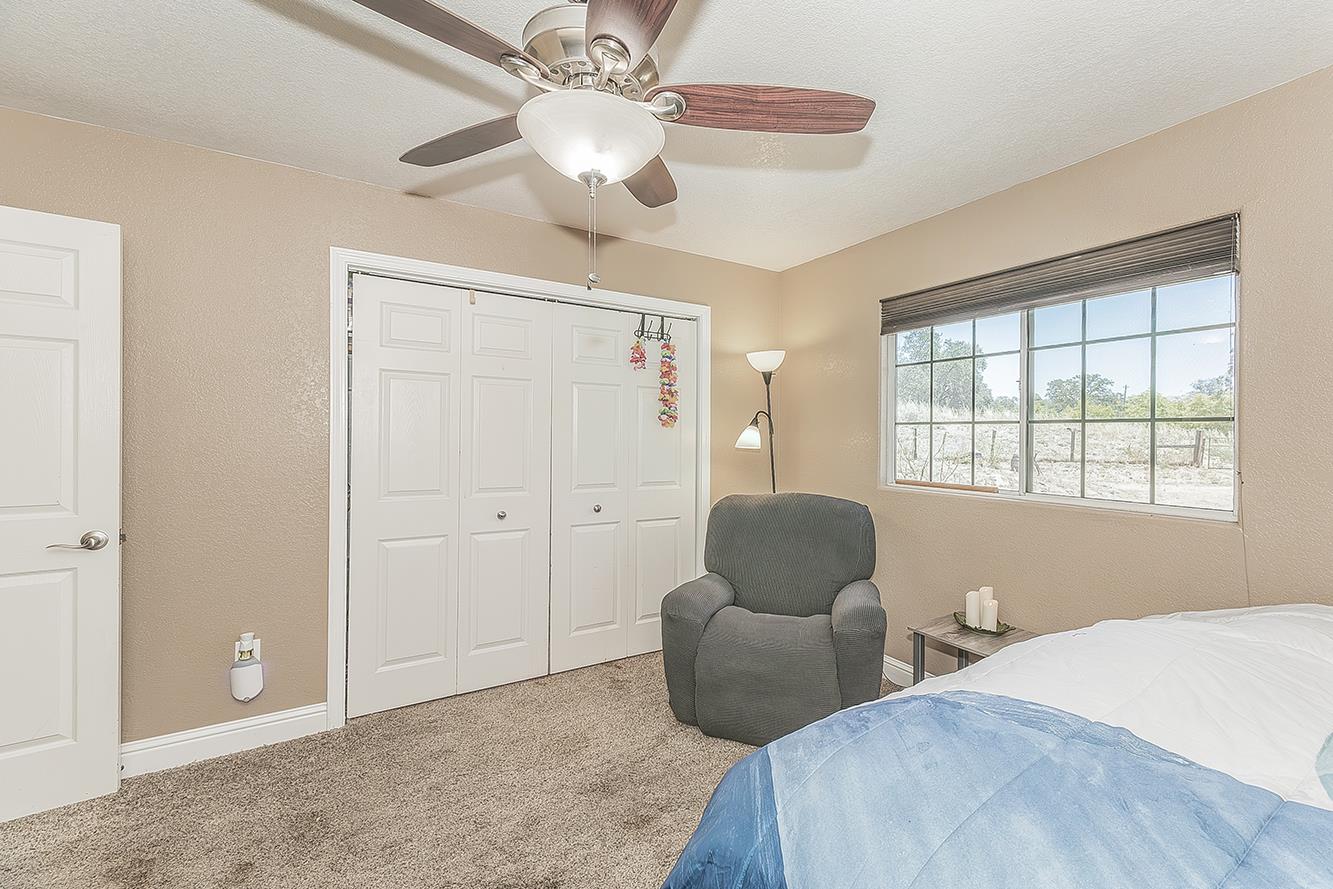 14176 Oak View Dr, Prather, CA 93651