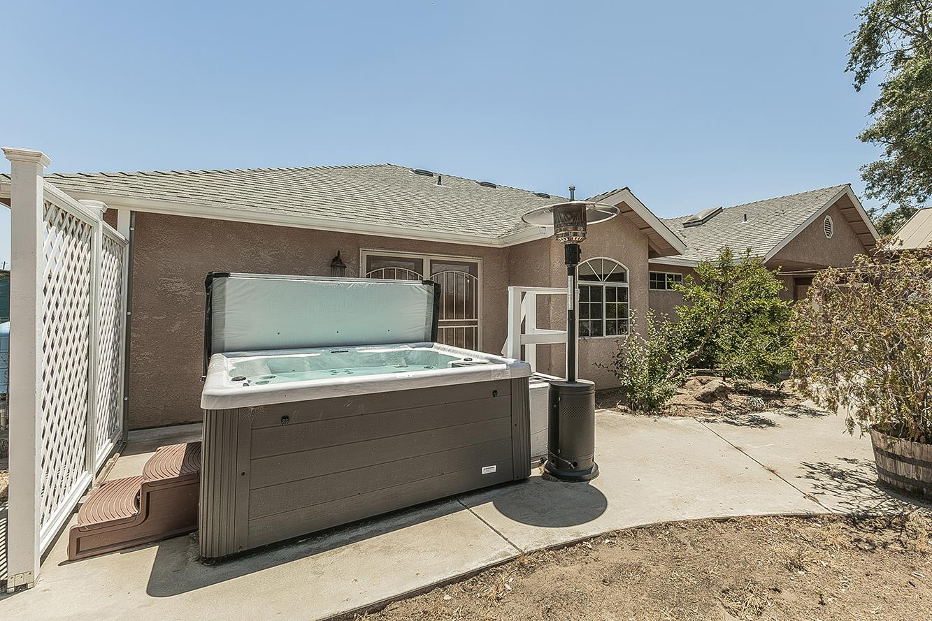 14176 Oak View Dr, Prather, CA 93651