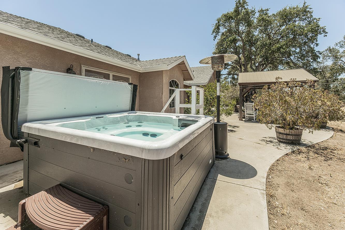 14176 Oak View Dr, Prather, CA 93651