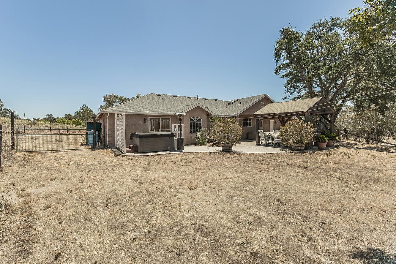 14176 Oak View Dr, Prather, CA 93651