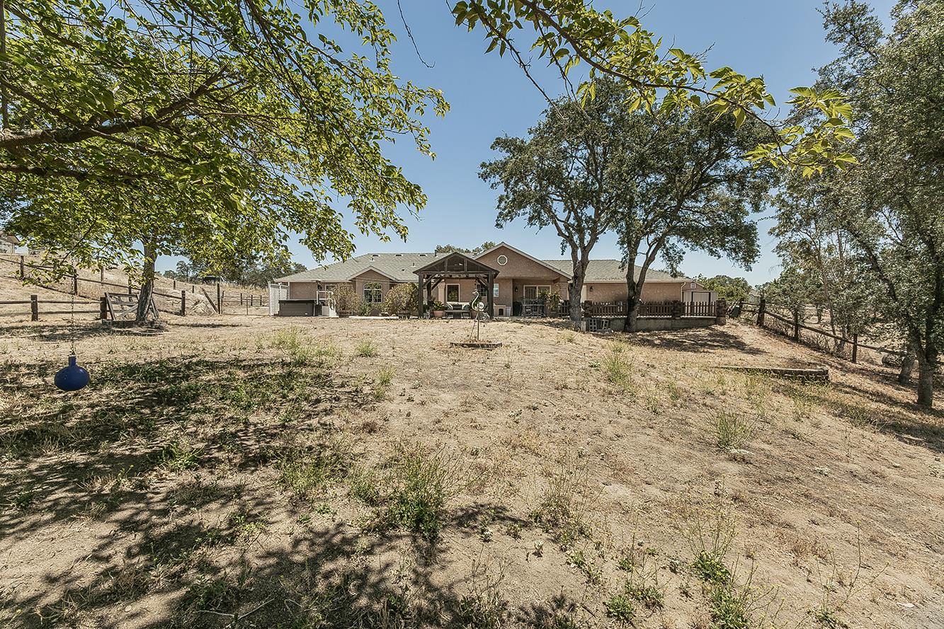 14176 Oak View Dr, Prather, CA 93651