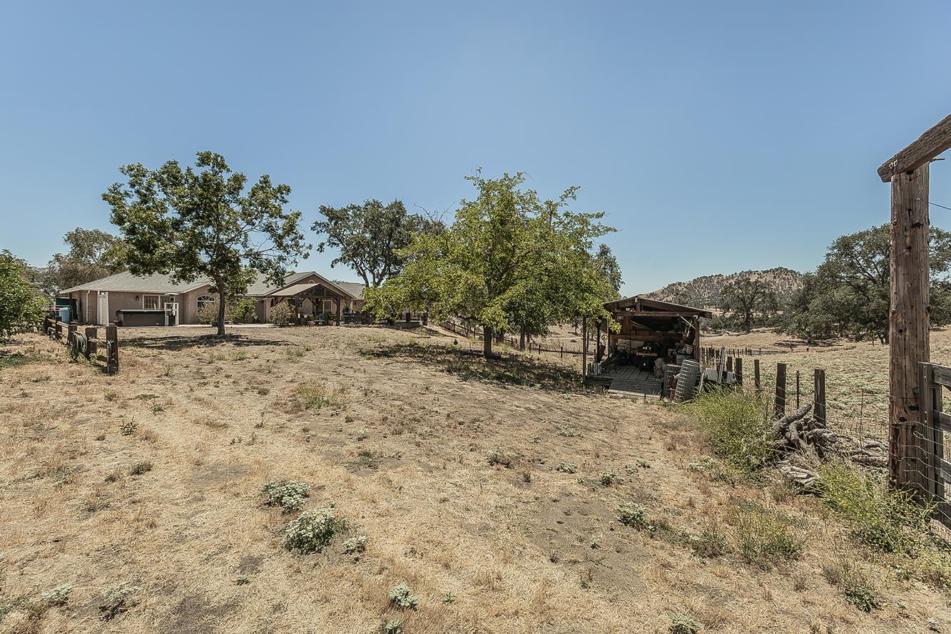 14176 Oak View Dr, Prather, CA 93651