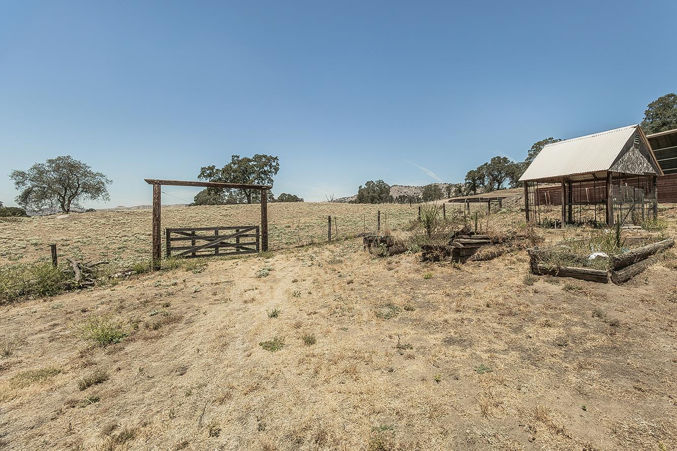 14176 Oak View Dr, Prather, CA 93651