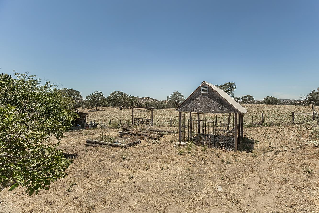 14176 Oak View Dr, Prather, CA 93651