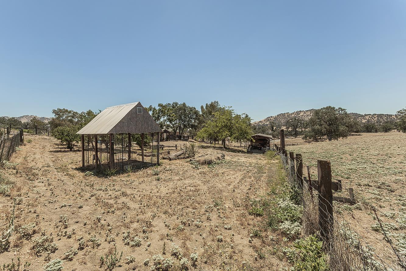 14176 Oak View Dr, Prather, CA 93651