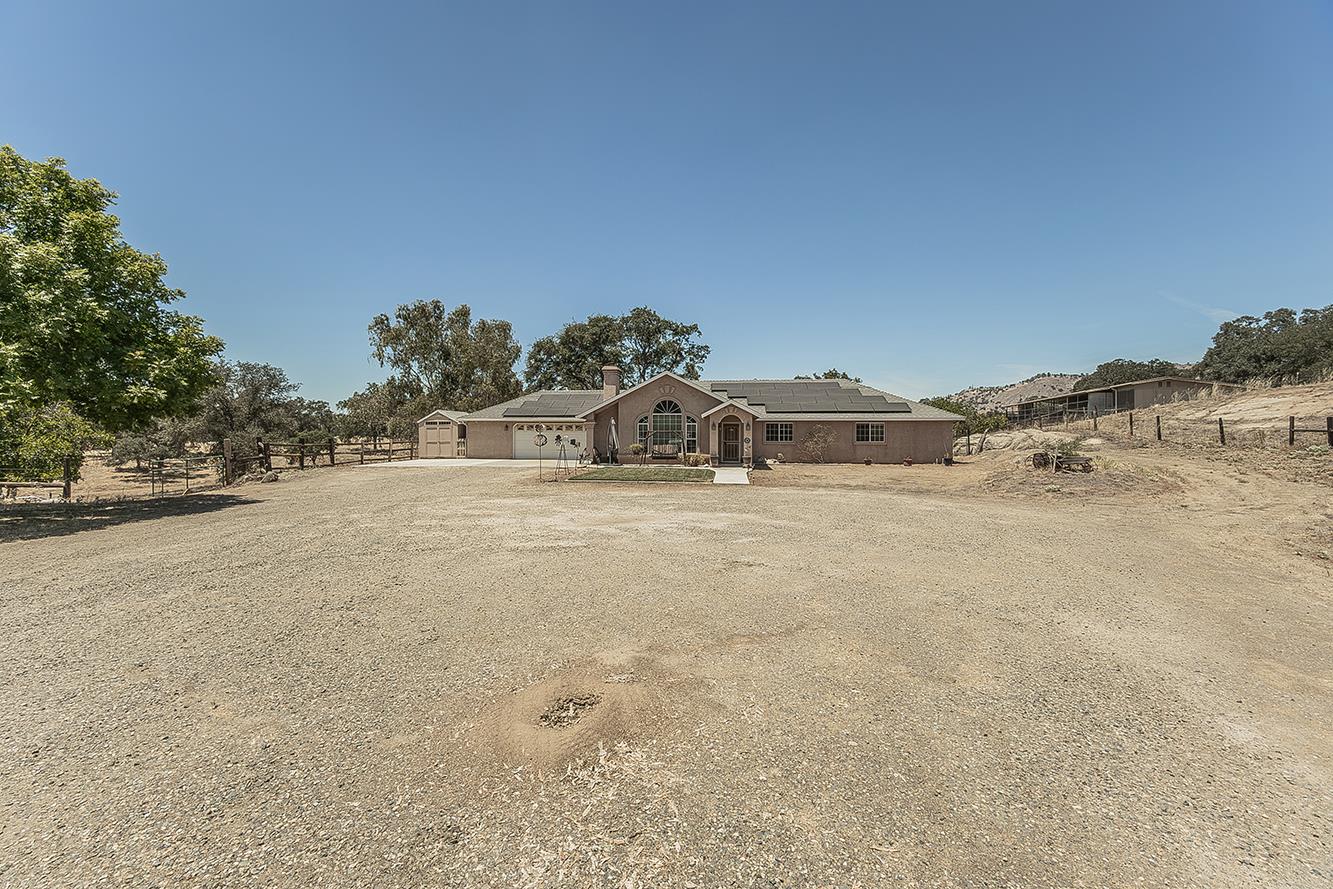 14176 Oak View Dr, Prather, CA 93651