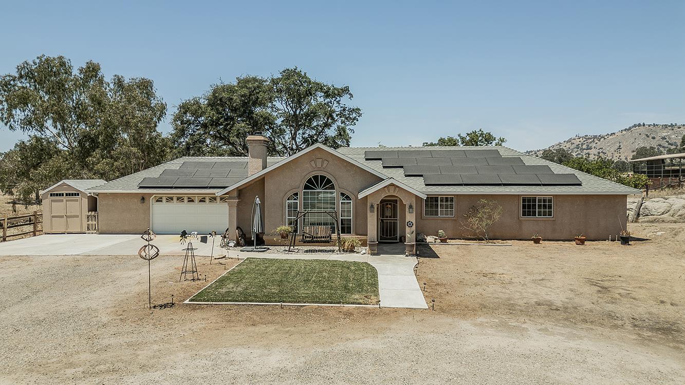 14176 Oak View Dr, Prather, CA 93651