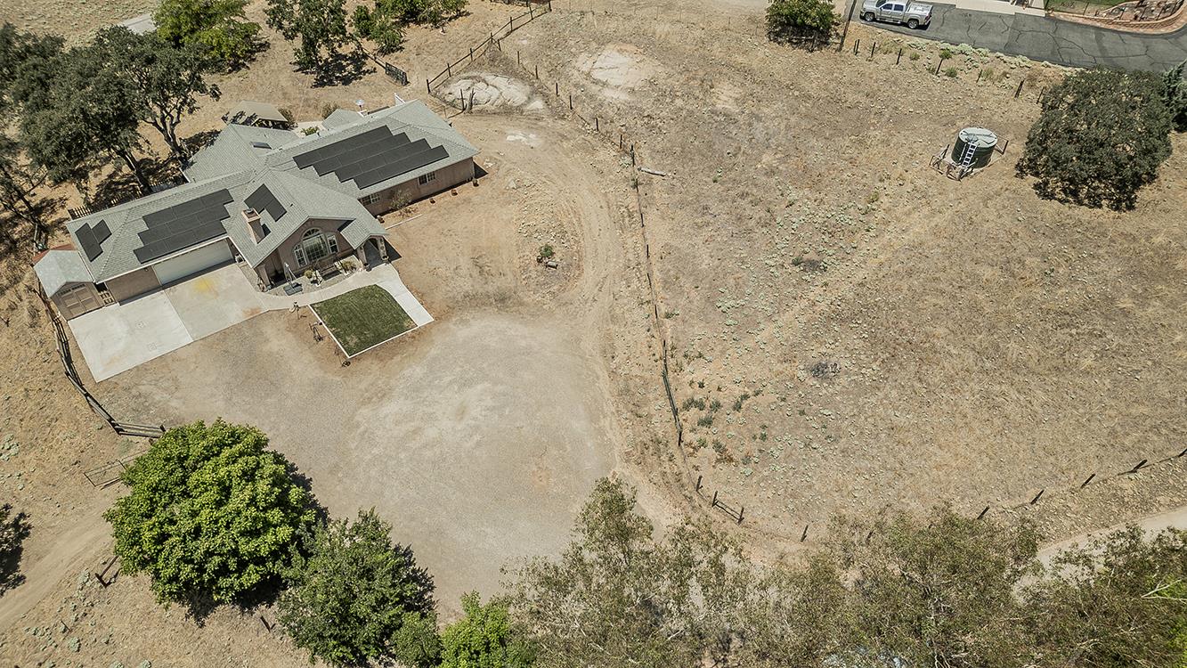 14176 Oak View Dr, Prather, CA 93651