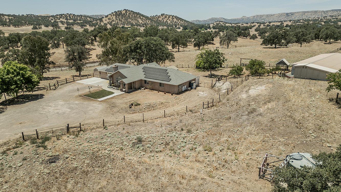 14176 Oak View Dr, Prather, CA 93651