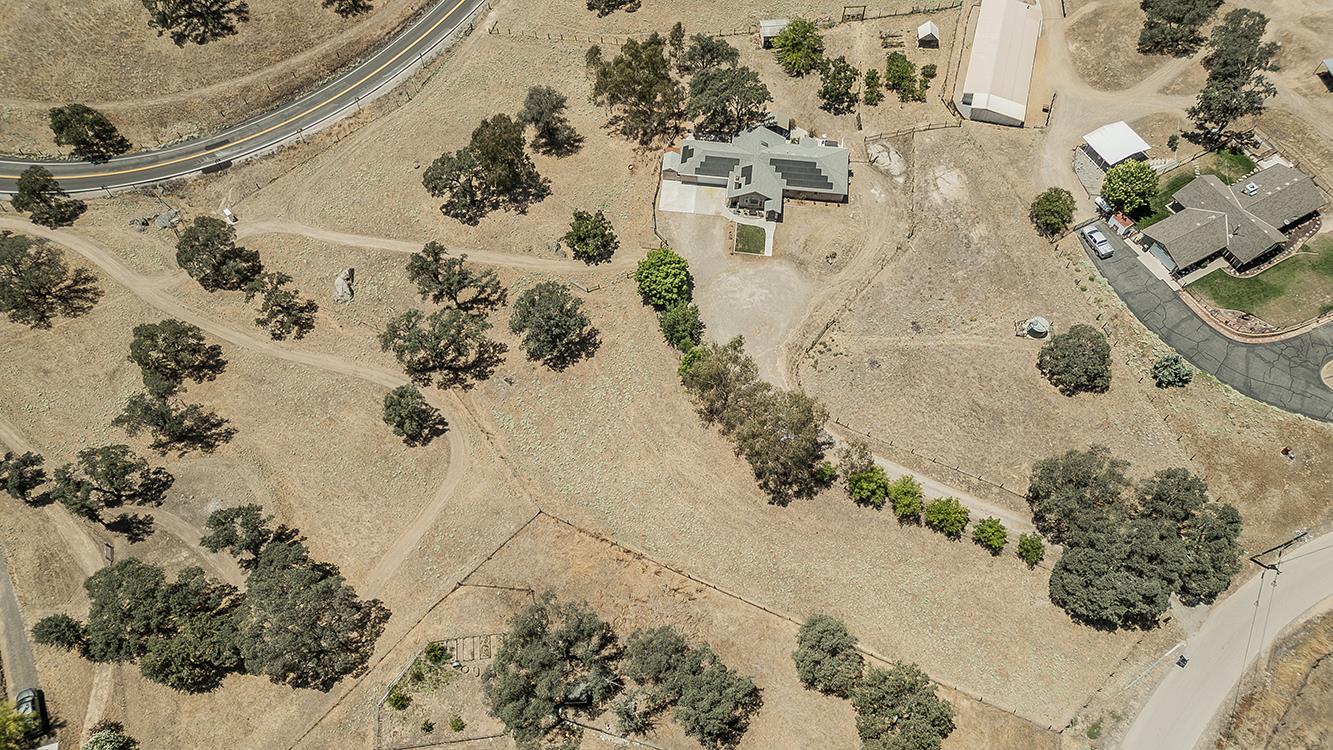 14176 Oak View Dr, Prather, CA 93651