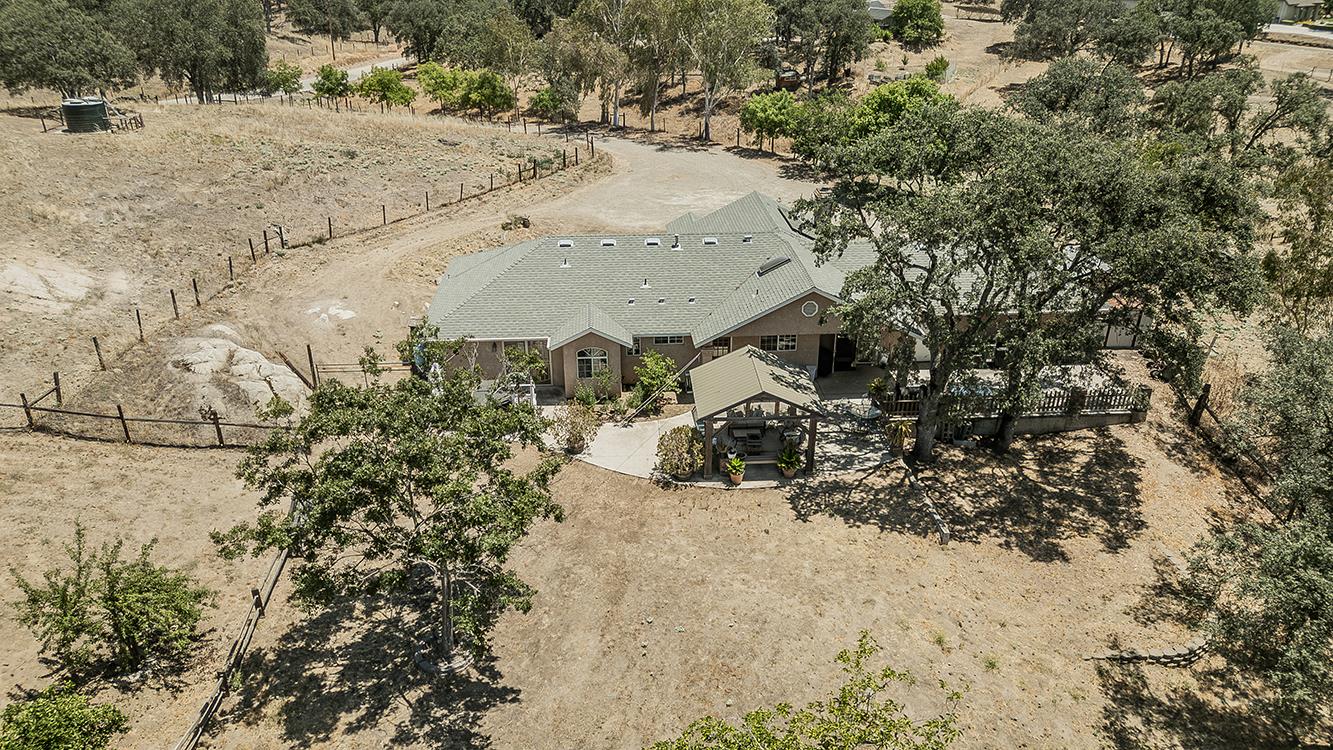 14176 Oak View Dr, Prather, CA 93651
