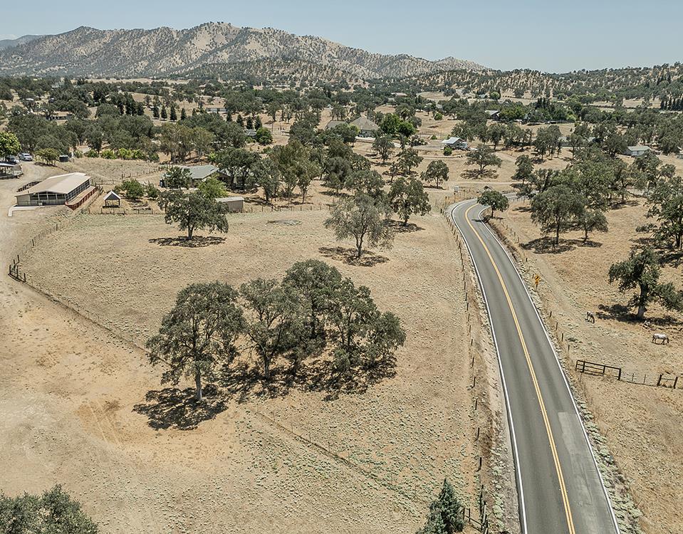 14176 Oak View Dr, Prather, CA 93651