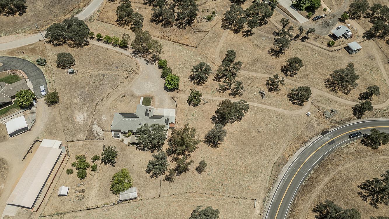 14176 Oak View Dr, Prather, CA 93651