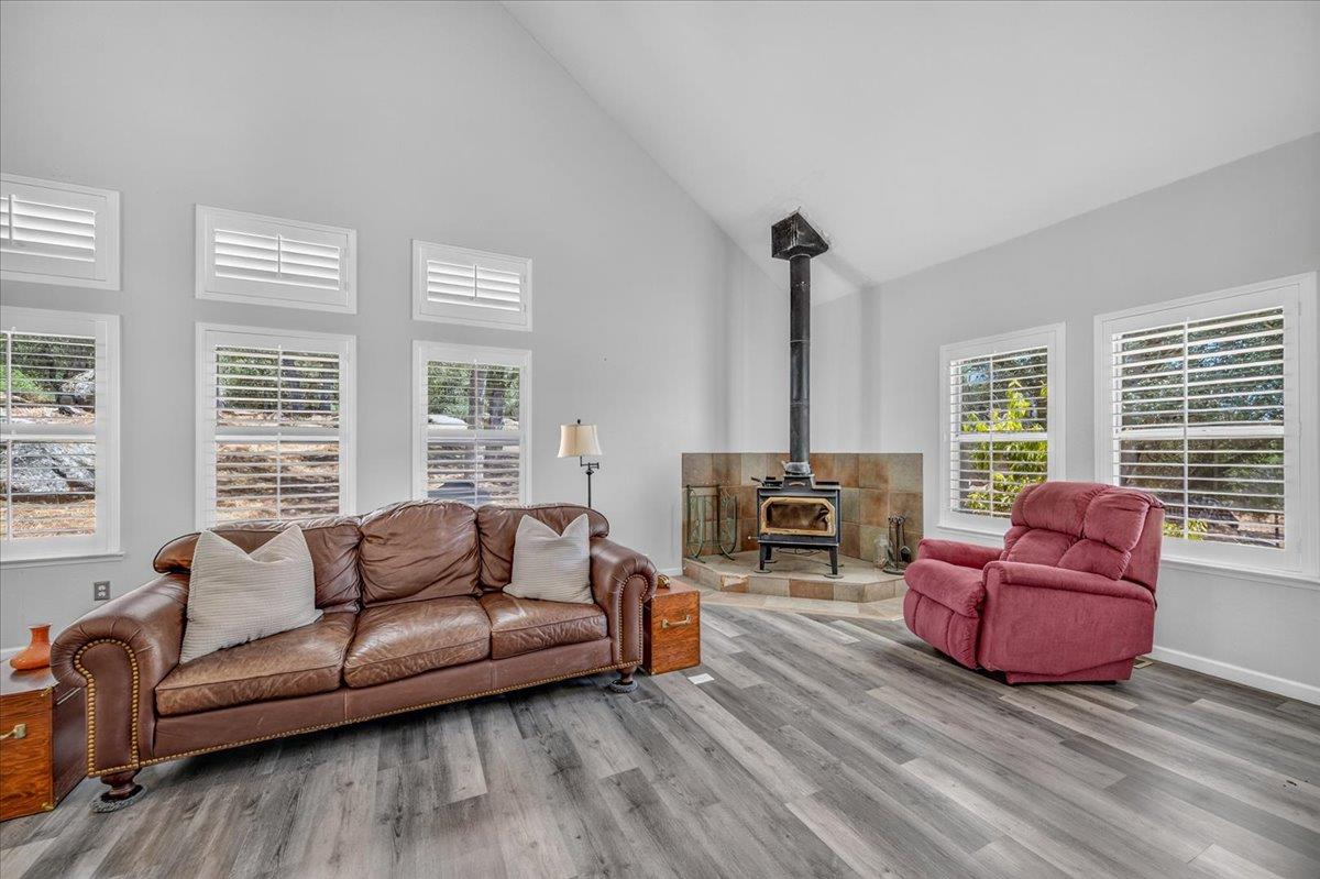 31489 Gold Nugget Ln, Auberry, CA 93602