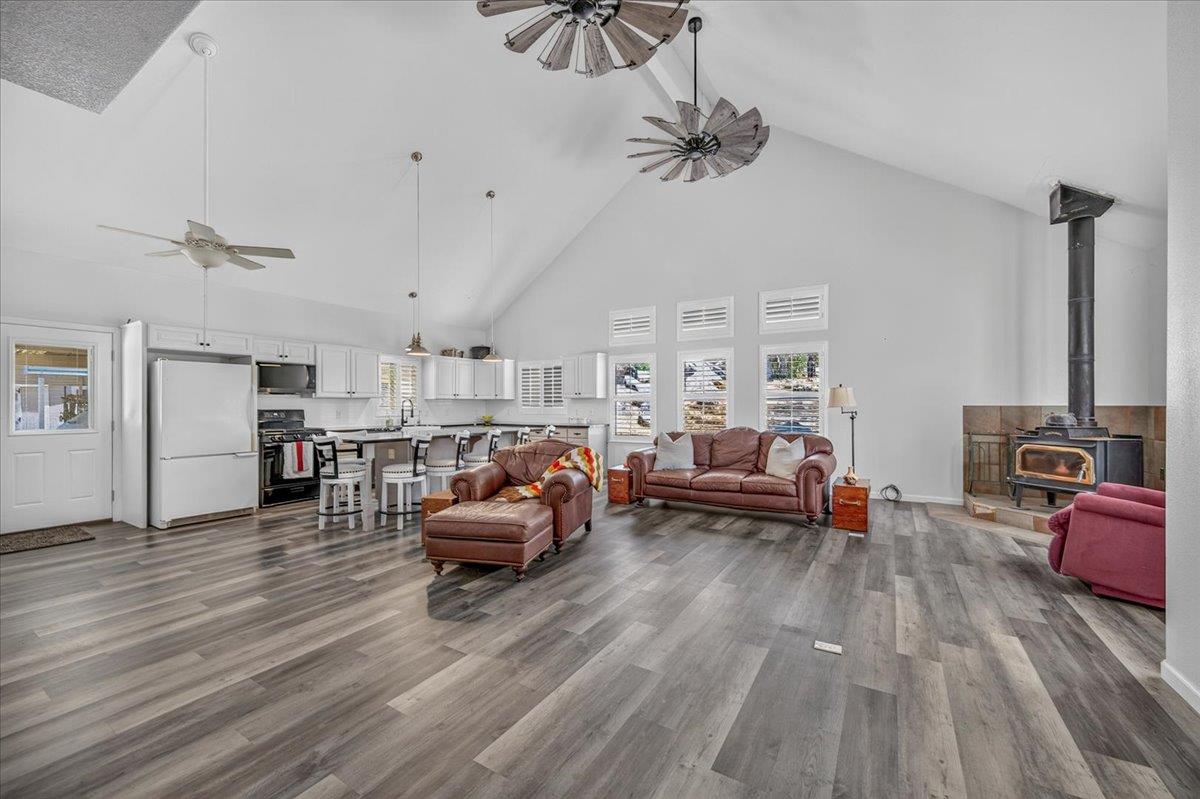 31489 Gold Nugget Ln, Auberry, CA 93602
