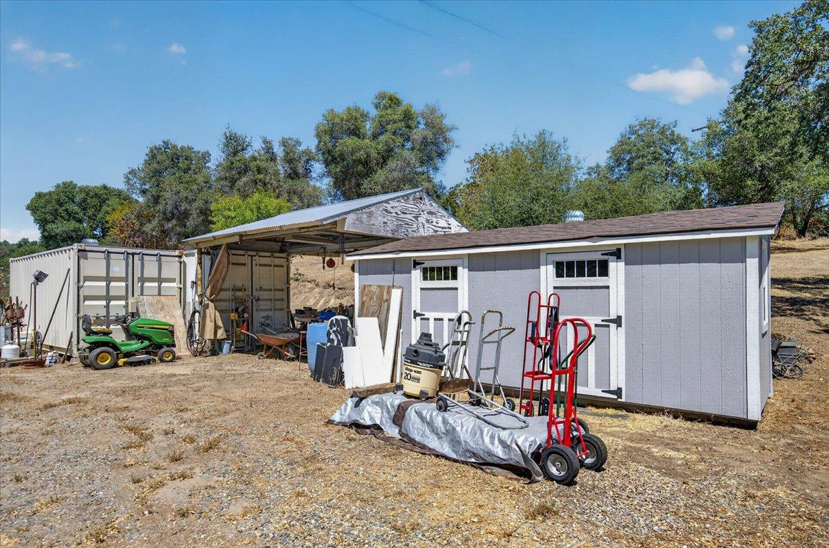 31489 Gold Nugget Ln, Auberry, CA 93602