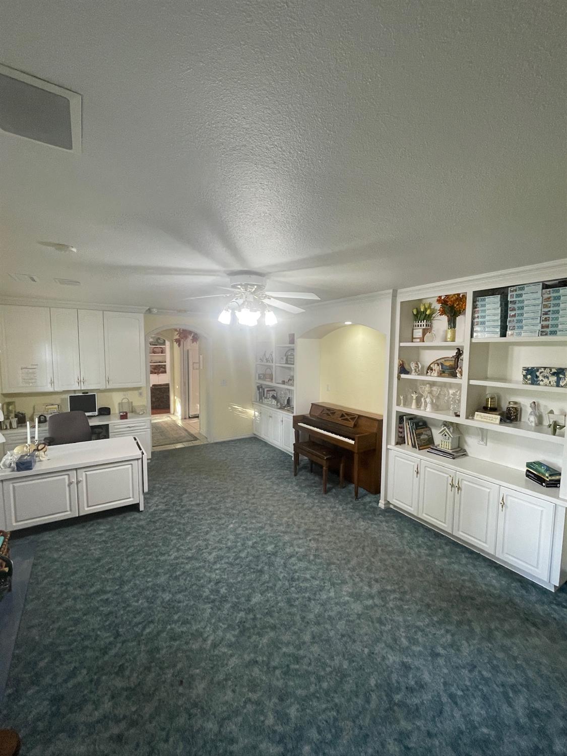 8163 N Armstrong, Clovis, CA 93619