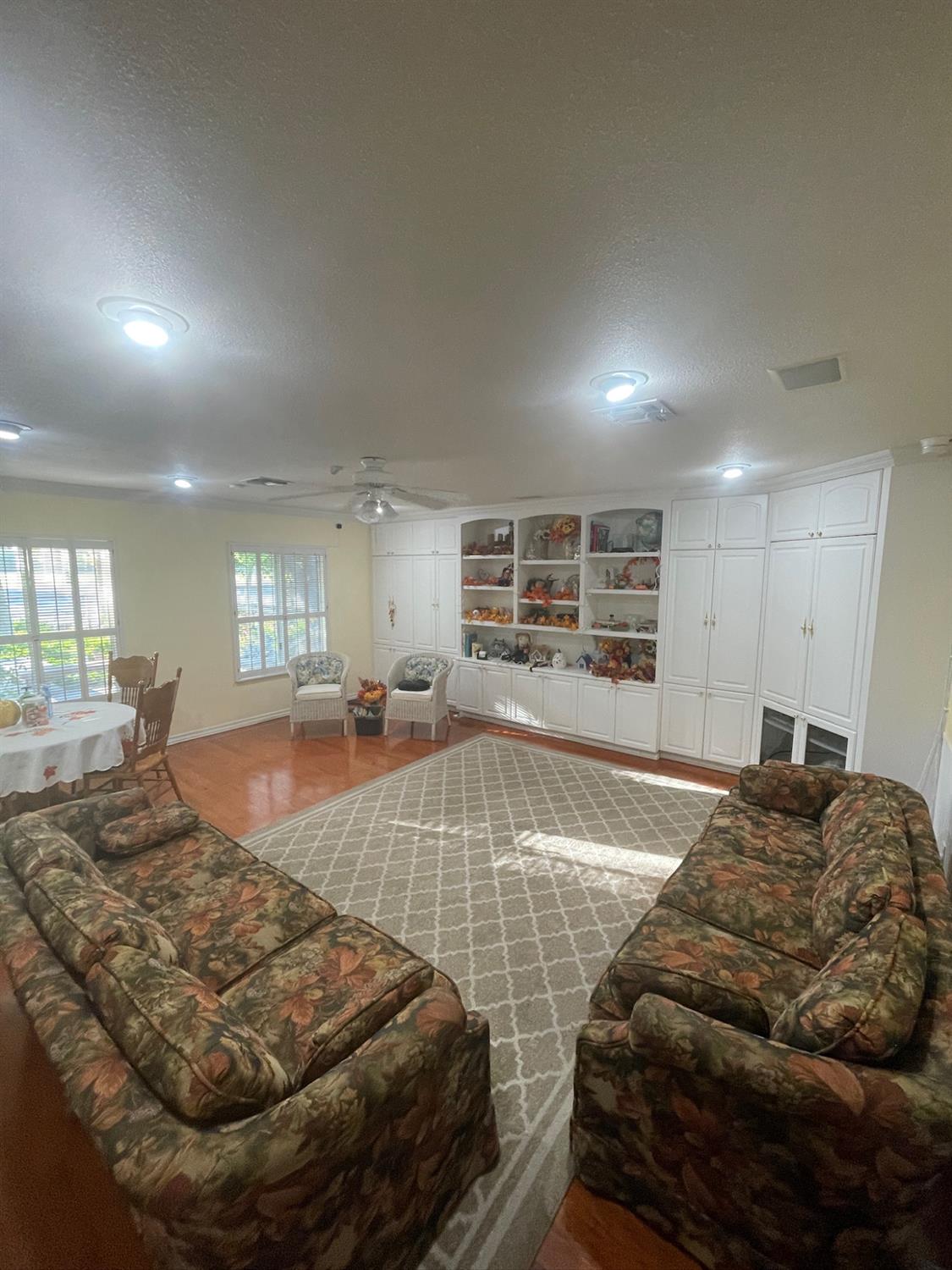 8163 N Armstrong, Clovis, CA 93619